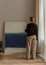 Cuadro abstracto con franja azul marino y degradado claro, kudeko.com