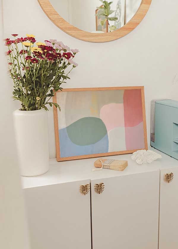 Horizontales Wandbild abstrakt mit organischen Formen in Pastelltönen, sanfte und ausgewogene dekorative Wirkung. Erhältlich auf kudeko.com
