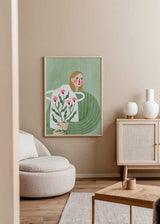 Cuadro ilustrado colorido mujer con jarrón de flores rosadas de Bea Muller, kudeko.com