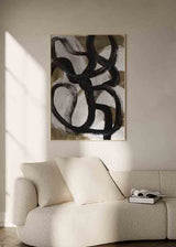 Cuadro abstracto con líneas curvas negras y fondo beige, disponible en kudeko.com.