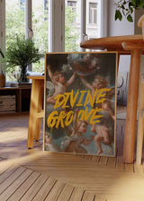 Cuadro pop-art con ángeles renacentistas y bola de discoteca, con la frase "Divine Groove", disponible en kudeko.com.