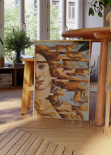 Cuadro surrealista de Venus de Botticelli con efecto glitch, disponible en kudeko.com.