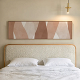 Horizontales Wandbild mit abstrakten, geschwungenen Formen in Braun, Beige, Creme und sanftem Terrakotta, warme Komposition im zeitgenössischen Stil. Erhältlich auf kudeko.com