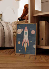 Cuadro infantil con ilustración de cohete espacial y planetas. kudeko.com