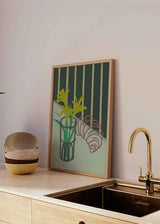 Quadro quadrado colorido de flores e croissant disponível em kudeko.com