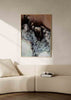 Cuadro abstracto fluido en tonos marrón oscuro y beige, disponible en kudeko.com.