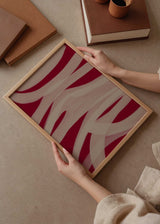 Cuadro abstracto con formas fluidas en tonos terracota y beige, kudeko.com