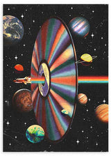 Quadro surrealista com disco óptico no espaço, nave espacial e planetas, disponível em kudeko.com. Disponível em kudeko.com
