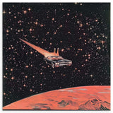 Cuadro surrealista de coche clásico viajando por el espacio con estela de fuego, disponible en kudeko.com.