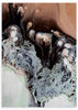 Cuadro abstracto fluido en tonos marrón oscuro y beige, disponible en kudeko.com.