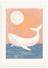 Quadro emoldurado com baleia branca sobre mar azul, céu coral, sol claro e formas suaves num estilo infantil nórdico sereno. Disponível em kudeko.com