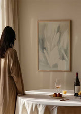 Cuadro abstracto en blanco y gris con formas alargadas, kudeko.com