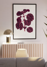 Cuadro moderno con diseño botánico en tonos púrpura y burdeos, disponible en kudeko.com.