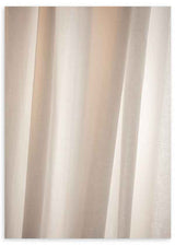 Cuadro minimalista con diseño de cortinas translúcidas en tonos neutros, disponible en kudeko.com.