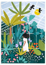 Cuadro ilustrado colorido con mujer paseando en un invernadero lleno de plantas y flores, obra de Bea Muller, kudeko.com