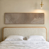 Horizontales Wandbild mit samtiger Textur in Beige und Braun. Verfügbar auf kudeko.com.