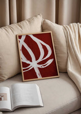 Cuadro floral minimalista con flor blanca sobre fondo burdeos intenso, kudeko.com