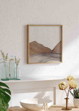 Quadro quadrado decorativo de paisagem minimalista em tons castanhos, estilo depurado e ambiente acolhedor. Disponível em kudeko.com