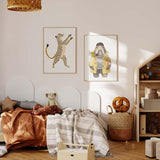 Cuadro infantil de leopardo juguetón en tonos cálidos. kudeko.com