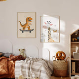 Cuadro infantil de dinosaurio en patineta en diseño divertido. kudeko.com