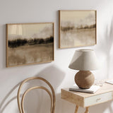 Cuadro horizontal de paisaje abstracto con horizonte brumoso, árboles difusos y reflejos suaves en tonos beige, crema, topo y marrón, de estilo naturaleza y paisajes. Disponible en kudeko.com