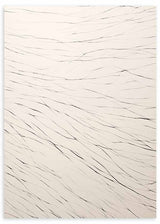 Quadro com linhas pretas fluidas sobre fundo bege claro, composição leve e orgânica, estilo minimalista e tons neutros para decoração de parede. Disponível em kudeko.com