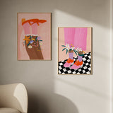 Cuadro ilustrado colorido con pantalón rosa, zapatos rojos y flores Bea Muller, kudeko.com