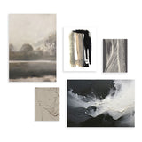 Conjunto de quadros abstratos em preto e branco com paisagens etéreas e texturas dinâmicas, estilo decorativo moderno e ambiente equilibrado. Disponível em kudeko.com