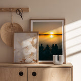 Wandbild mit personalisierbarem Foto und weißen Rändern, schlichtes und dekoratives Design für moderne Wohnräume. Erhältlich auf kudeko.com