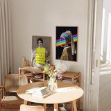 Cuadro pop-art con reinterpretación moderna de un retrato clásico y haz de luz arcoíris, disponible en kudeko.com.