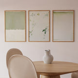 Conjunto de tres cuadros abstractos verdes y blancos con marco negro, kudeko.com