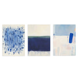 Conjunto de tres cuadros con composición abstracta en tonos azul marino, azul claro, blanco roto y beige suave, de estilo abstracto. Disponible en kudeko.com