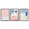 Conjunto de tres cuadros abstractos en tonos pastel y azul con marco negro, kudeko.com\n