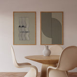Conjunto de dos cuadros con formas abstractas de líneas negras onduladas y curvas sobre fondo beige texturizado, de estilo abstracto. Disponible en kudeko.com