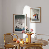 Cuadro con dos mujeres japonesas bajo la lluvia estilo Japandi, kudeko.com