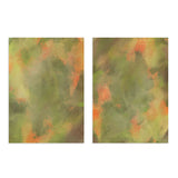Ensemble de deux tableaux avec composition abstraite de formes organiques en vert olive, beige chaud et corail orangé, dans un style contemporain et équilibré pour la décoration murale. Disponible sur kudeko.com