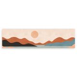 Tableau horizontal minimaliste présentant un paysage serein avec des montagnes et un soleil chaleureux. Disponible sur kudeko.com