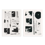 Set aus zwei Wandbildern mit abstrakter Komposition in Schwarz und Weiß, organischen Formen, unregelmäßigen Blöcken, lockeren Linien und grafischem Kontrast im modernen Stil. Erhältlich auf kudeko.com