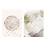 Conjunto de dos cuadros con formas abstractas, círculo texturizado, bloques orgánicos en beige, blanco, verde salvia, gris y finas líneas doradas, de estilo abstracto. Disponible en kudeko.com