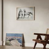 Composición de dos cuadros decorativos de estilo minimalista y blanco_y_negro, caballos etéreos en blanco y negro, modelo Wild Horses in Motion