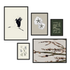 Conjunto de cinco cuadros decorativos con marco de estilo minimalista y orgánico, mural sereno de naturaleza con flores y cigüeña, modelo Mural III - Tierra serena