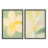 Conjunto de dos cuadros con flores amarillas y blancas, pétalos suaves, fondo verde salvia y crema, composición etérea de estilo floral. Disponible en kudeko.com
