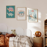 Cuadro infantil con ilustración de león en tonos pastel sobre fondo blanco. kudeko.com