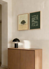 Conjunto de dos cuadros decorativos de estilo minimalista y orgánico, díptico botánico de encina y paisaje de cultivos, modelo Two Combo - Encina y cultivos