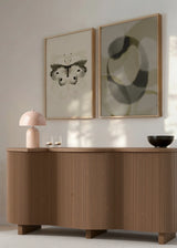 Conjunto de dos cuadros decorativos de estilo minimalista y sereno, dúo abstracto en tonos neutros con mariposa etérea, modelo Two Combo - Velo de Mariposa