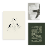 Conjunto de tres cuadros decorativos sin marco de estilo minimalista y orgánico, mural sereno de flor, paisaje rural y cigüeñas, modelo Mural I - Tierra y cielo