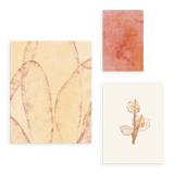 Conjunto de tres cuadros decorativos sin marco de estilo orgánico y abstracto, composición orgánica en tonos terracota y beige, modelo Mural I - Silencios Orgánicos