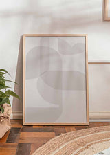 Cuadro con formas geométricas superpuestas en beige, gris claro, arena y marfil, con curvas suaves y composición equilibrada de estilo geométrico. Disponible en kudeko.com