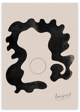 Cuadro minimalista y abstracto con figura en negro y círculo sobre fondo beige. Una obra abstracta y moderna