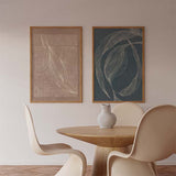 Cuadro abstracto con líneas irregulares sobre fondo marrón - kudeko.com